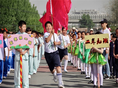 北京市中關村外國語學校辦學特色