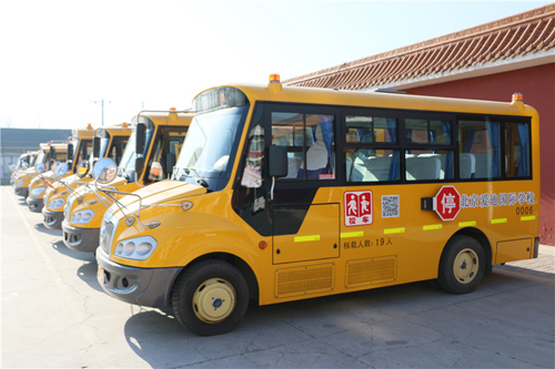 校車