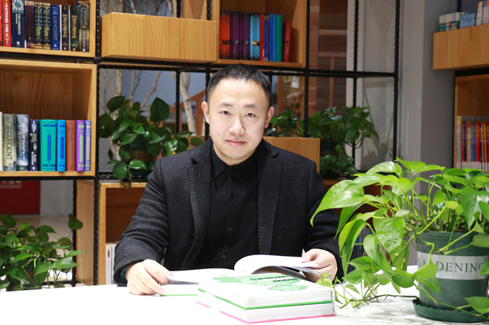 李晨 化學老師 畢業(yè)于西北大學，有機化學碩士，曾獲國家勵志獎學金，研究生國家獎學金。曾赴加拿大皇后大學參與研究項目。在權威科學期刊上發(fā)表研究文章數篇。從事多年化學課程，A level、IGCSE化學，AP化學教學