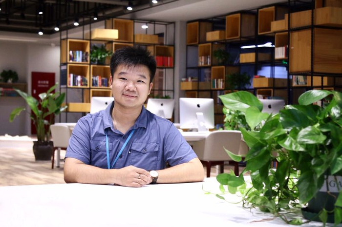 沈致遠 英語老師 畢業(yè)于愛丁堡大學TESOL專業(yè)，主攻方向為語言和學科聯合授課（CLIL），獲得理學碩士學位。雅思閱讀聽力滿分達人。曾在上海三所知名留學語言培訓機構擔任英語教師。