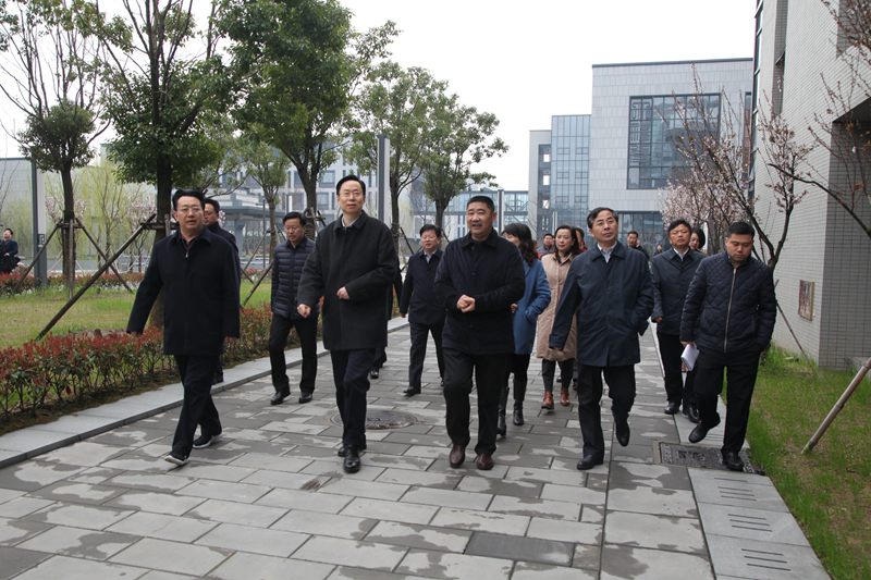 泰州市委書記藍紹敏來我校調研